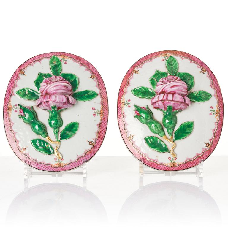 A pair of famille rose 'Export porcelain' tureens with covers, Qing dynasty, 18th century.
