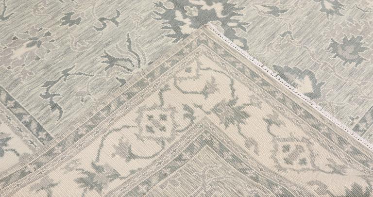 A rug, Ziegler design, approx. 368 x 279 cm.