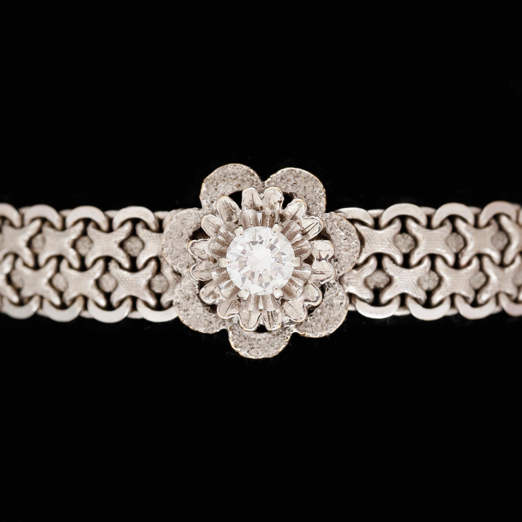 ARMBAND, 18k vitguld med briljantslipad diamant ca0,62ct. Italien. Vikt 31,2g.