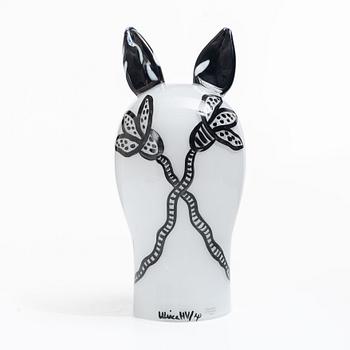 Ulrica Hydman-Vallien, Figurine, signed Kosta Boda. Late 20th century.