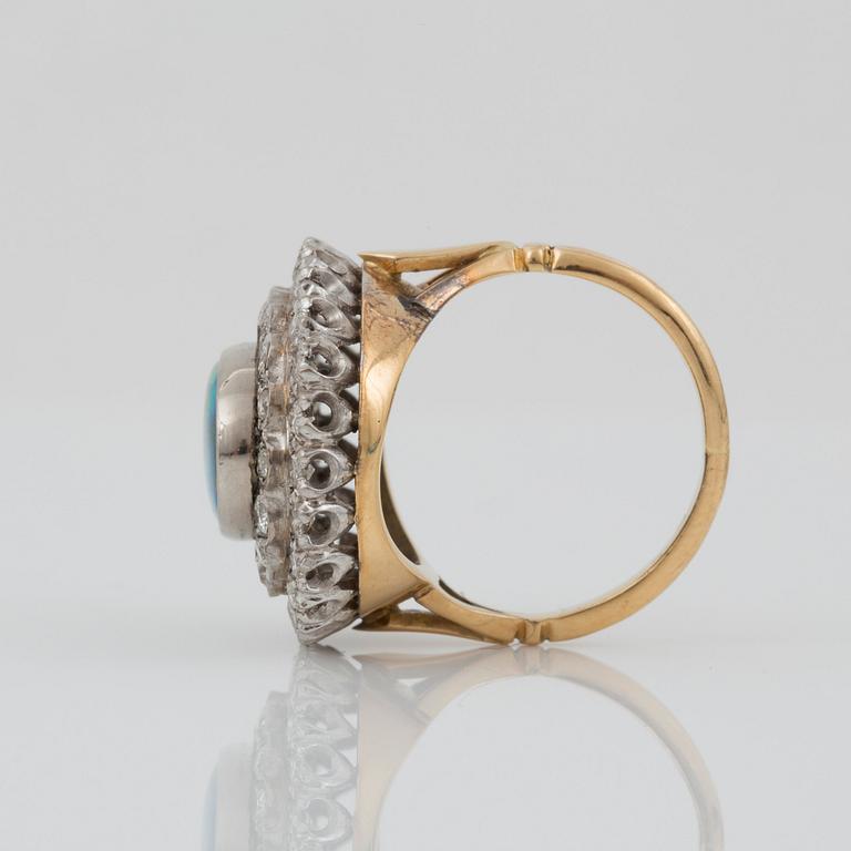 RING med opal samt briljantslipade diamanter totalt ca 0.80 ct.