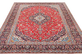 A Kashan carpet, c. 412 x 300 cm.