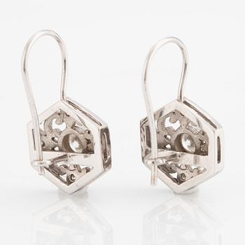 Earrings, a pair, white gold with brilliant-cut diamonds.