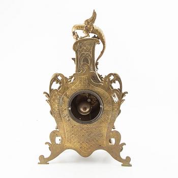 Bordspendyl Louis XV-stil 1900-talets första hälft.