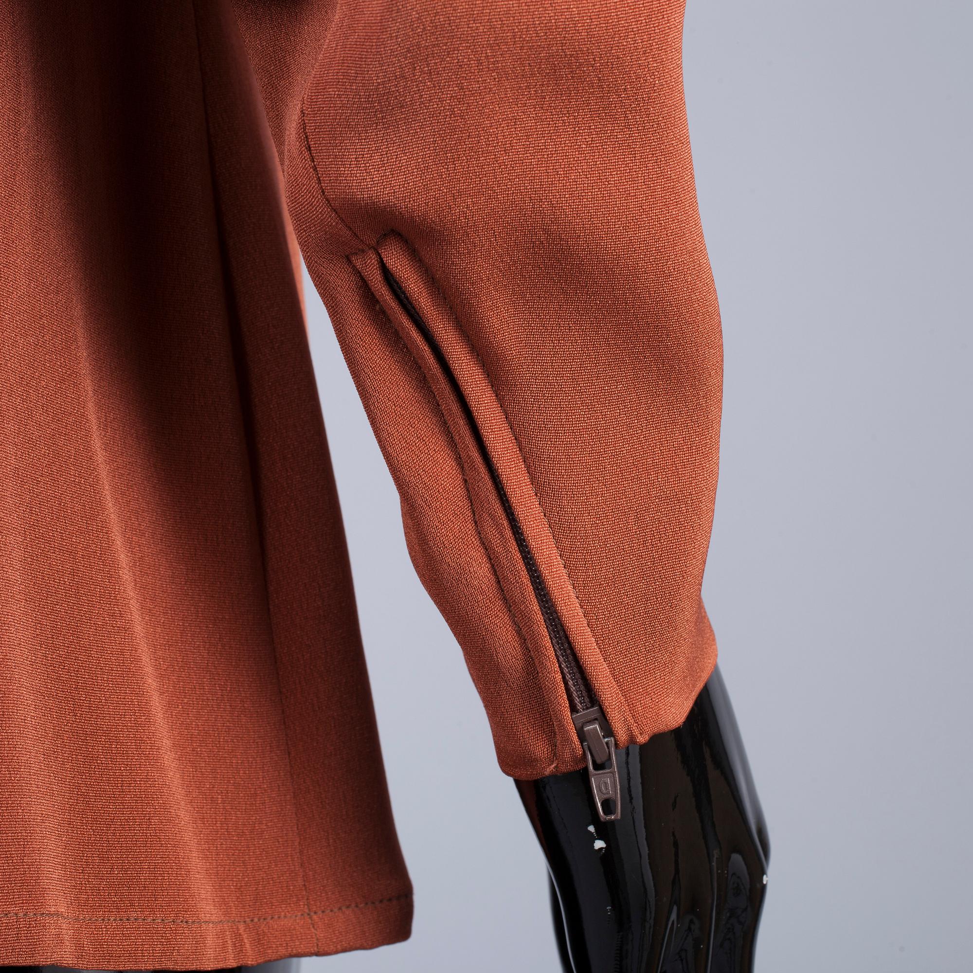 BLUS, Yves Saint Laurent.