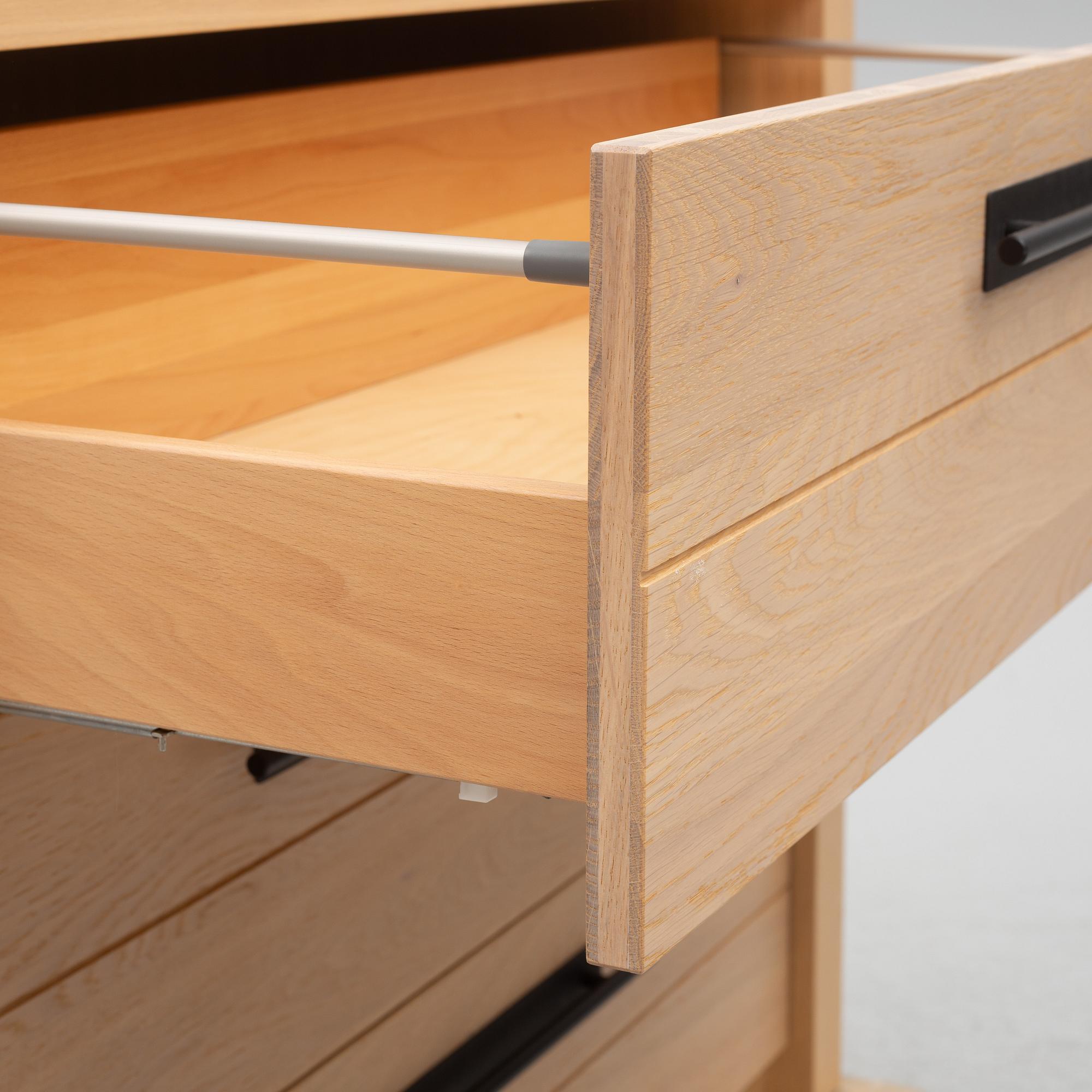 Torill Slettvoll, a dresser, Slettvoll.