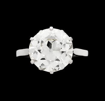 967. An old cut diamond ring, 4.14 cts.