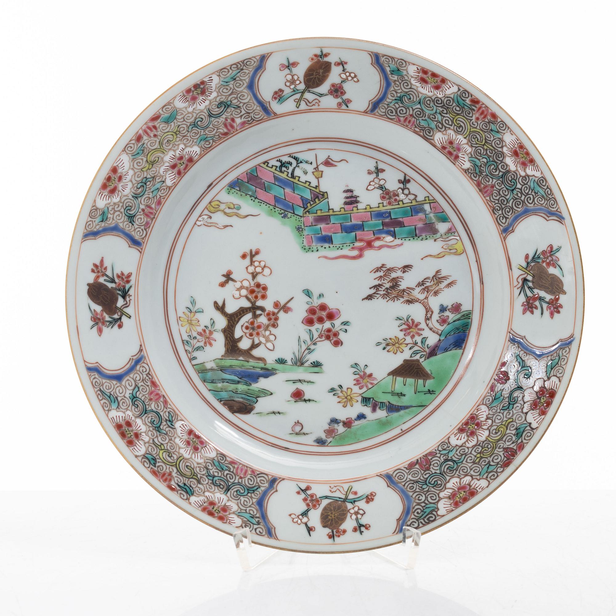 Tallrikar, fyra stycken, porslin, Kina, 1700-talets första hälft.