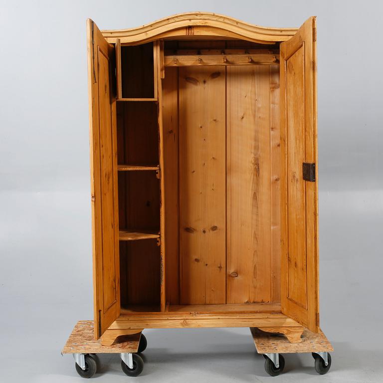 KLÄDSKÅP, 1800-tal.