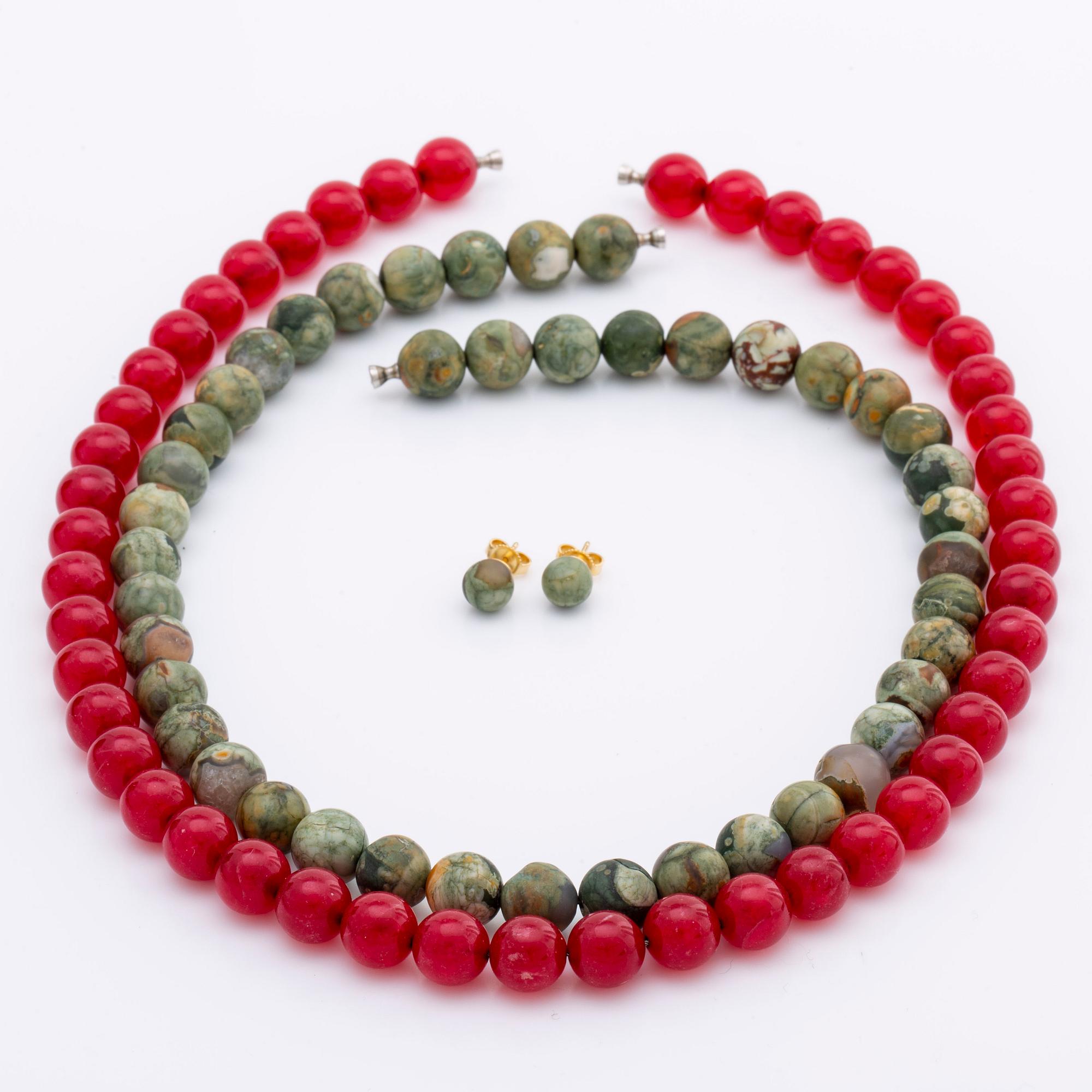 LYNGGAARD 2 rader jaspis ca 10 mm och röda stenar ca 10 mm utan lås samt örhängen 18K guld m jaspis ca 7 mm,originaletui.