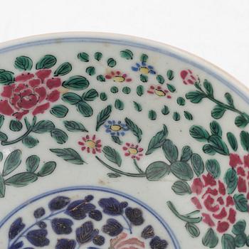 A Japanese imari verte bowl, Edo (1603-1868).