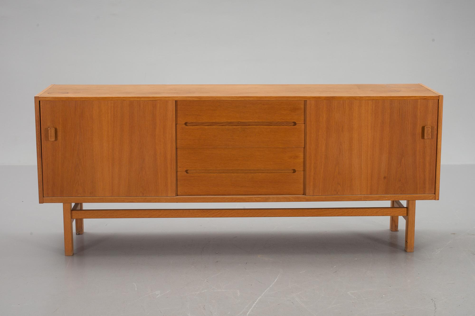 SIDEBOARD, "Arild", Nils Johnsson, Troeds, Bjärnum, 1900-talets andra hälft.