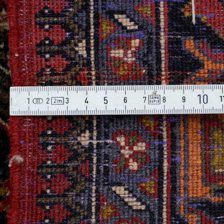 A RUG, Kurdistan, ca 190 x 100 cm.