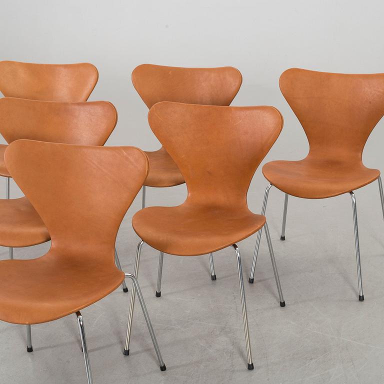 ARNE JACOBSEN, a set of 6 "Serie 7 "chairs for Fritz Hansen.