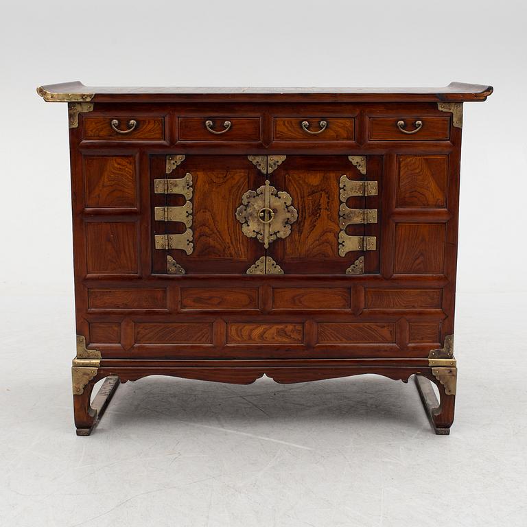 A lacquered wooden 'Mouri jang' headside chest, Korea, Joseon (Yi) dynasty (1392–1910).