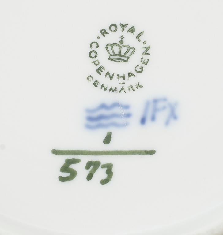SERVISPORSLIN, 7 delar, porslin, "Musselmalet", Royal Copenhagen.