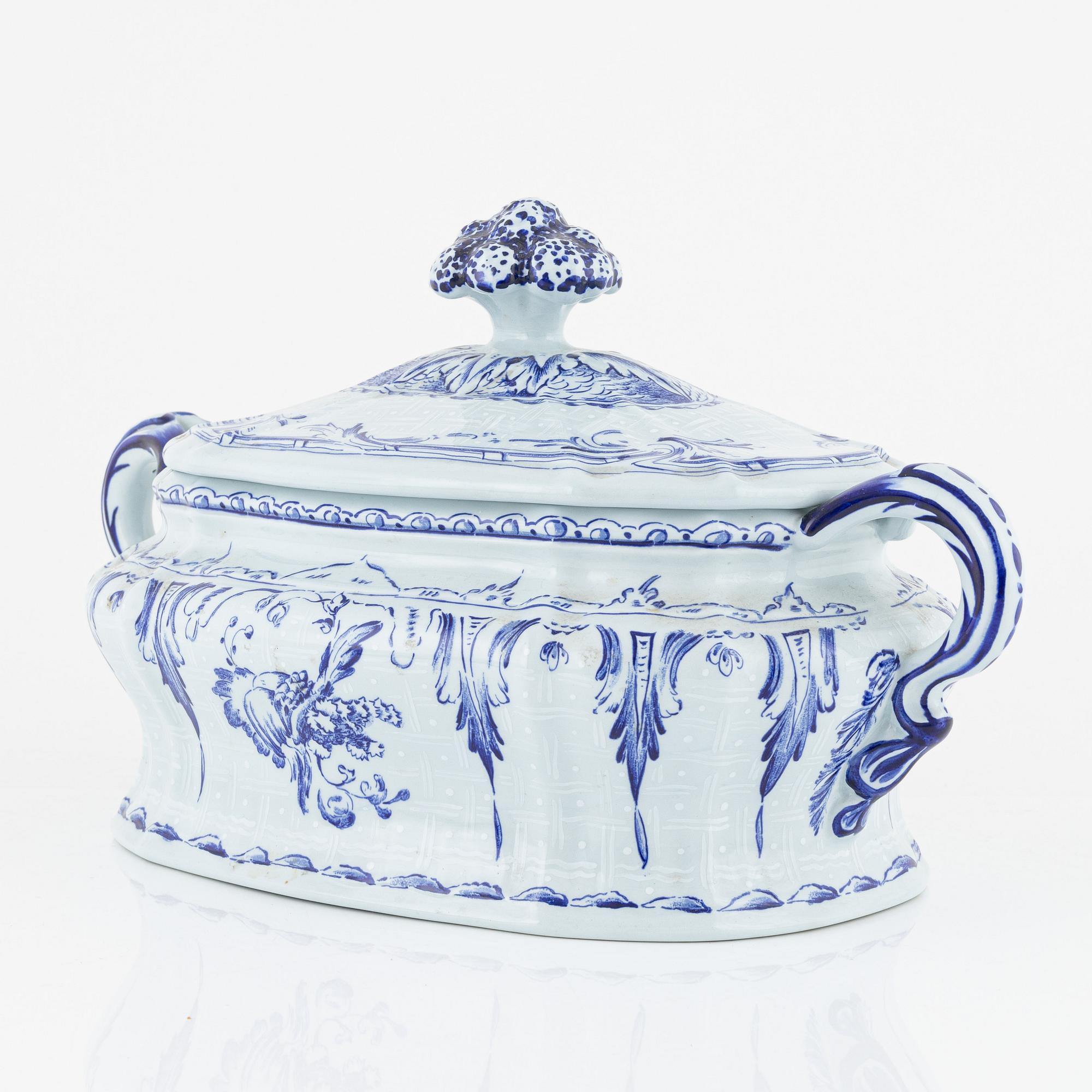A porcelain tureen, Rörstrand, Sweden, 1976, after original from 1758.