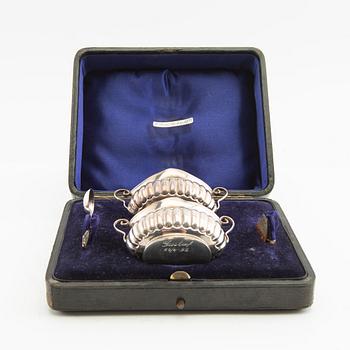 A pair of salt cellars and a spoon, silver, Minshull & Latimer, Birmingham, 1899.