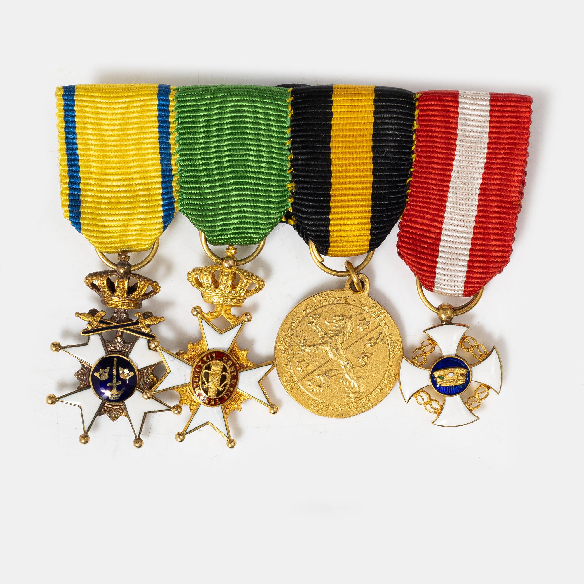 Order and medal miniatures, a total of 8 pcs, Sweden and Italy.