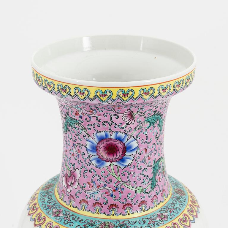 Golvvas, porslin, Kina, modern tillverkning.