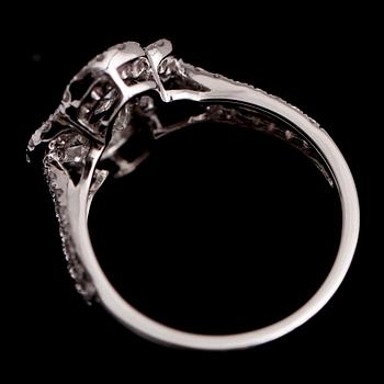RING, 18 k vitguld, med briljant och marquiseslipade diamanter totalt 1.63 ct.