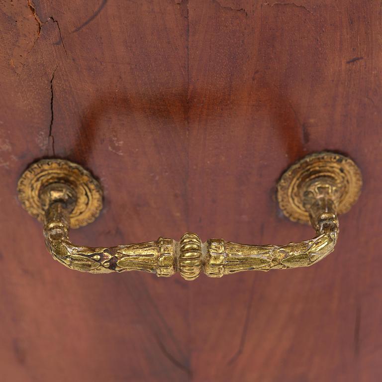 A George III mahogany wine cooler, later part 18th century.