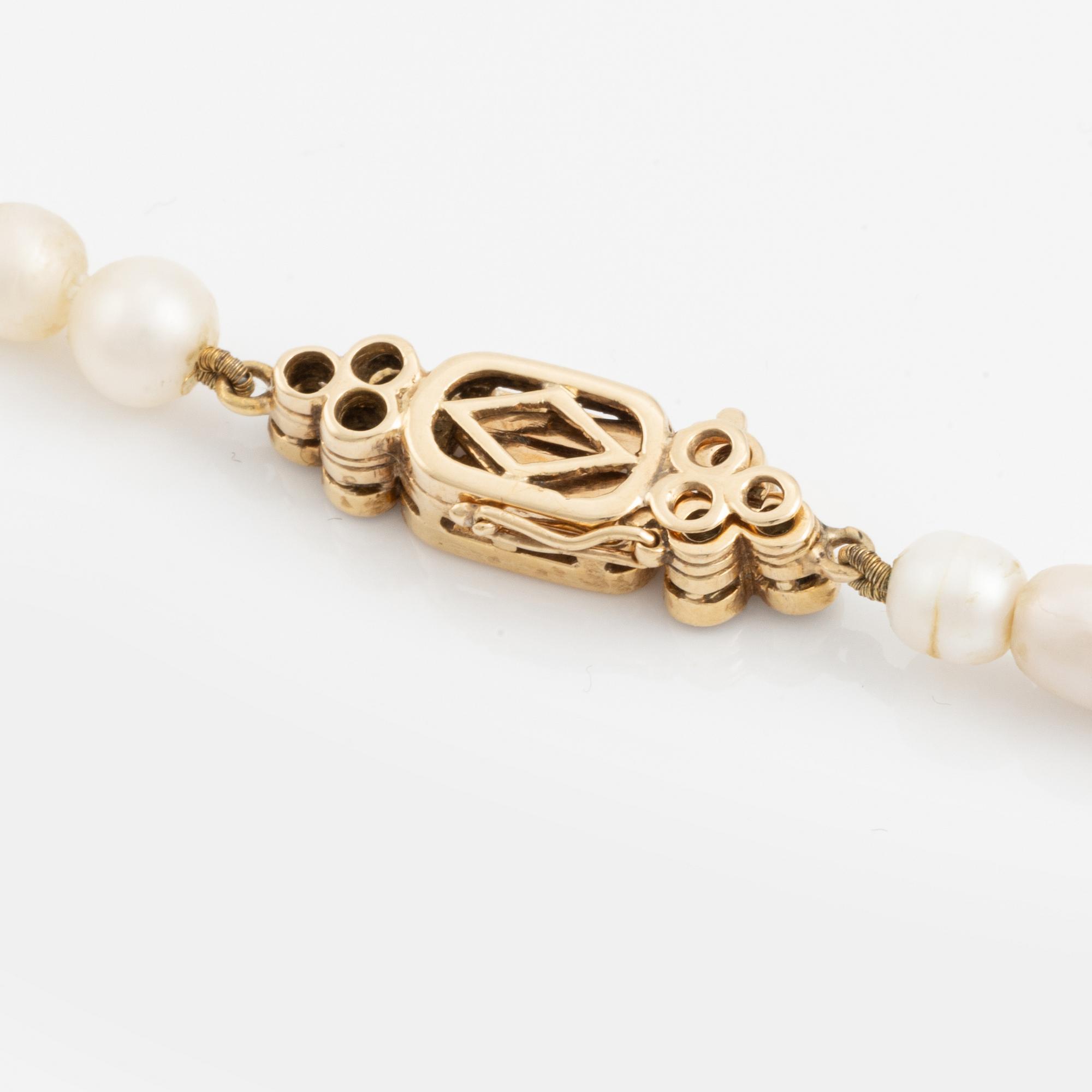 A pearl necklace.