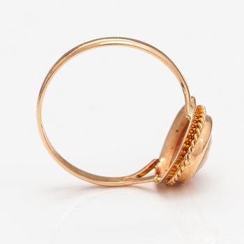 Two brooches and a ring, 14K and 18K gold and sea shell cameos.