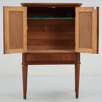 SKÅP, sengustaviansk stil, sekelskiftet 1900.