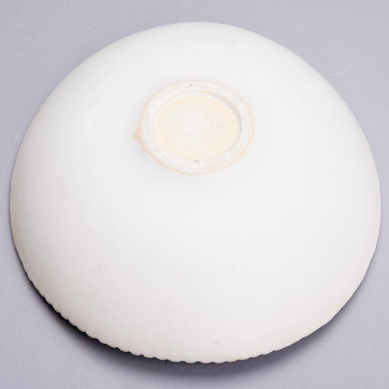 TOINI MUONA, A CERAMIC DISH. Signed TM, Arabia.