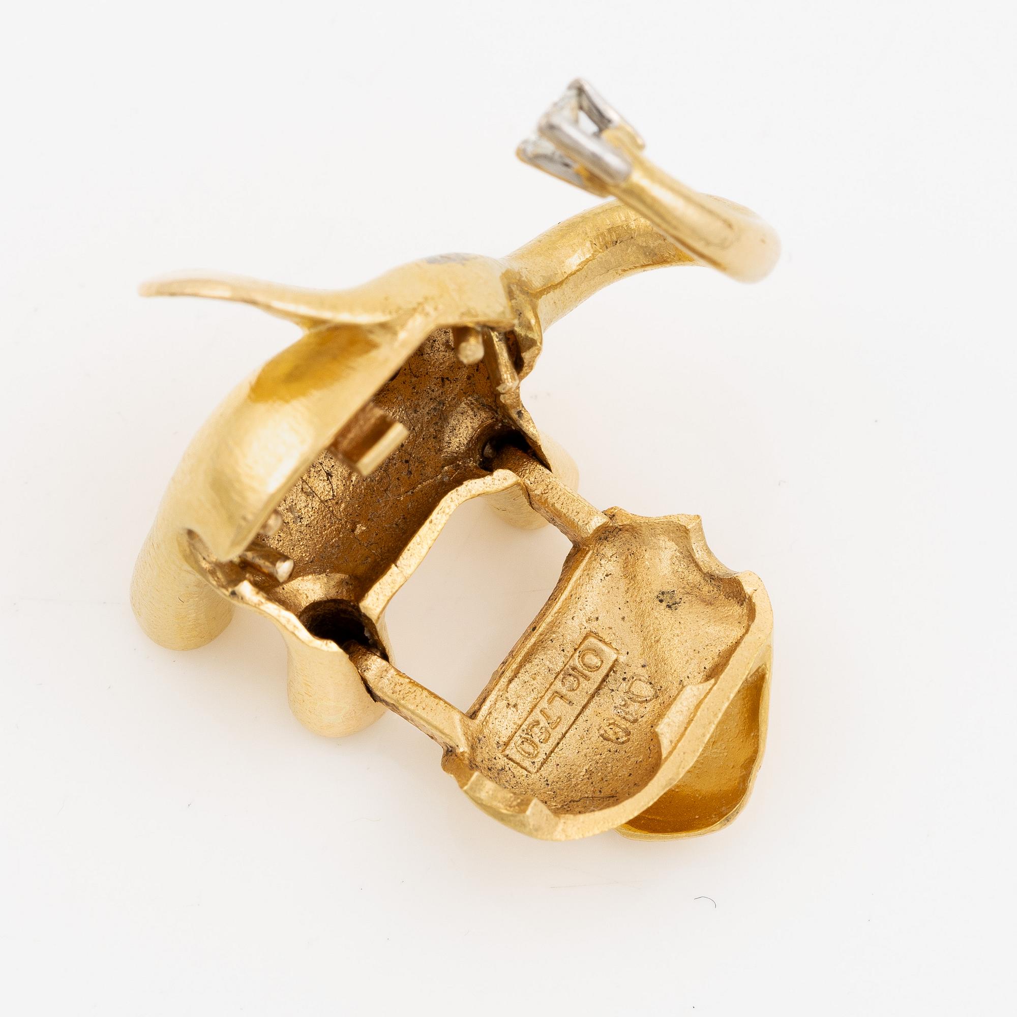 Ole Lynggaard hänge 18K guld i form av elefant  med en rund briljantslipad diamant.