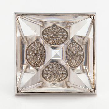 Efva Attling, Sormus "Pyramid & stars", sterlinghopeaa, timantteja n. 0.14 ct yht ja vuorikristalli.