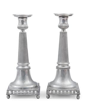 A PAIR OF CANDLESTICKS.