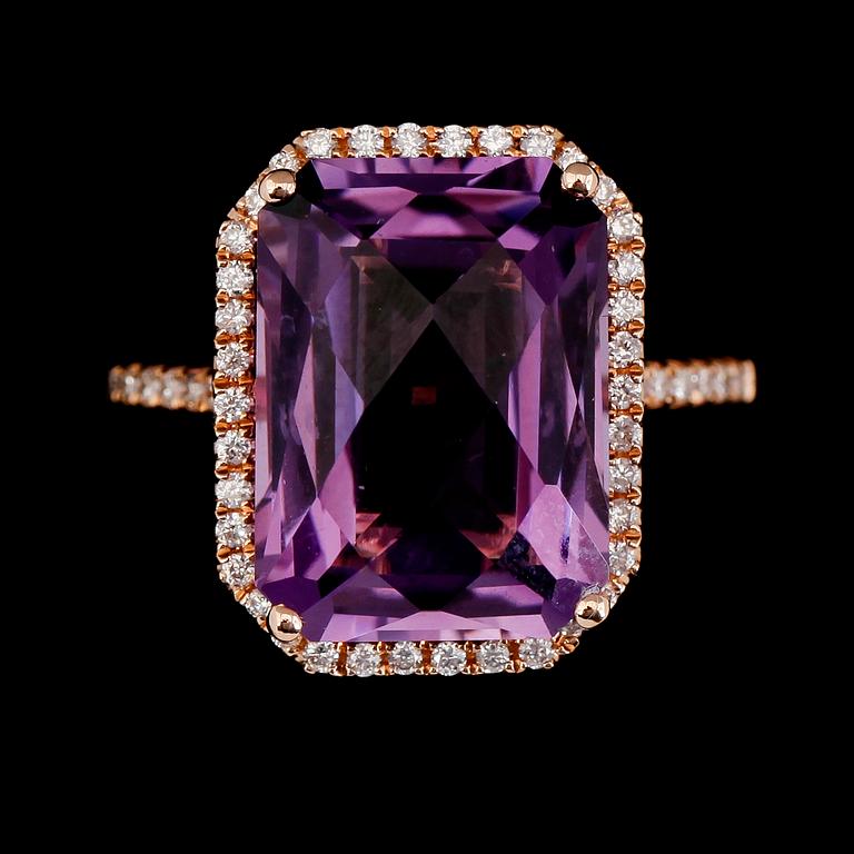 RING, 18K roséguld, diamanter tot ca 0.25 ct, ametist ca 7.85 ct.
