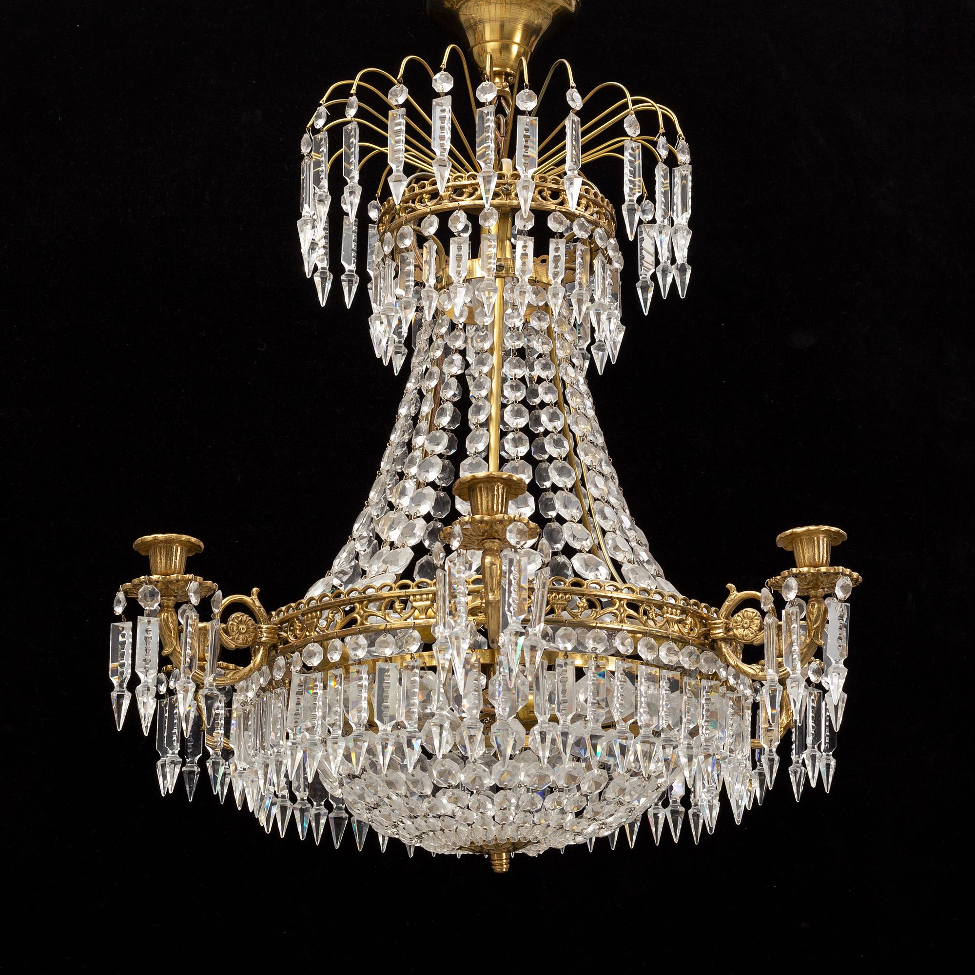 A late 20th century chandelier.