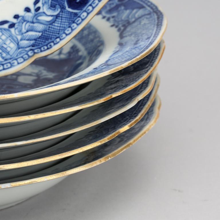 Six chinese 19th century porcelain dishes.