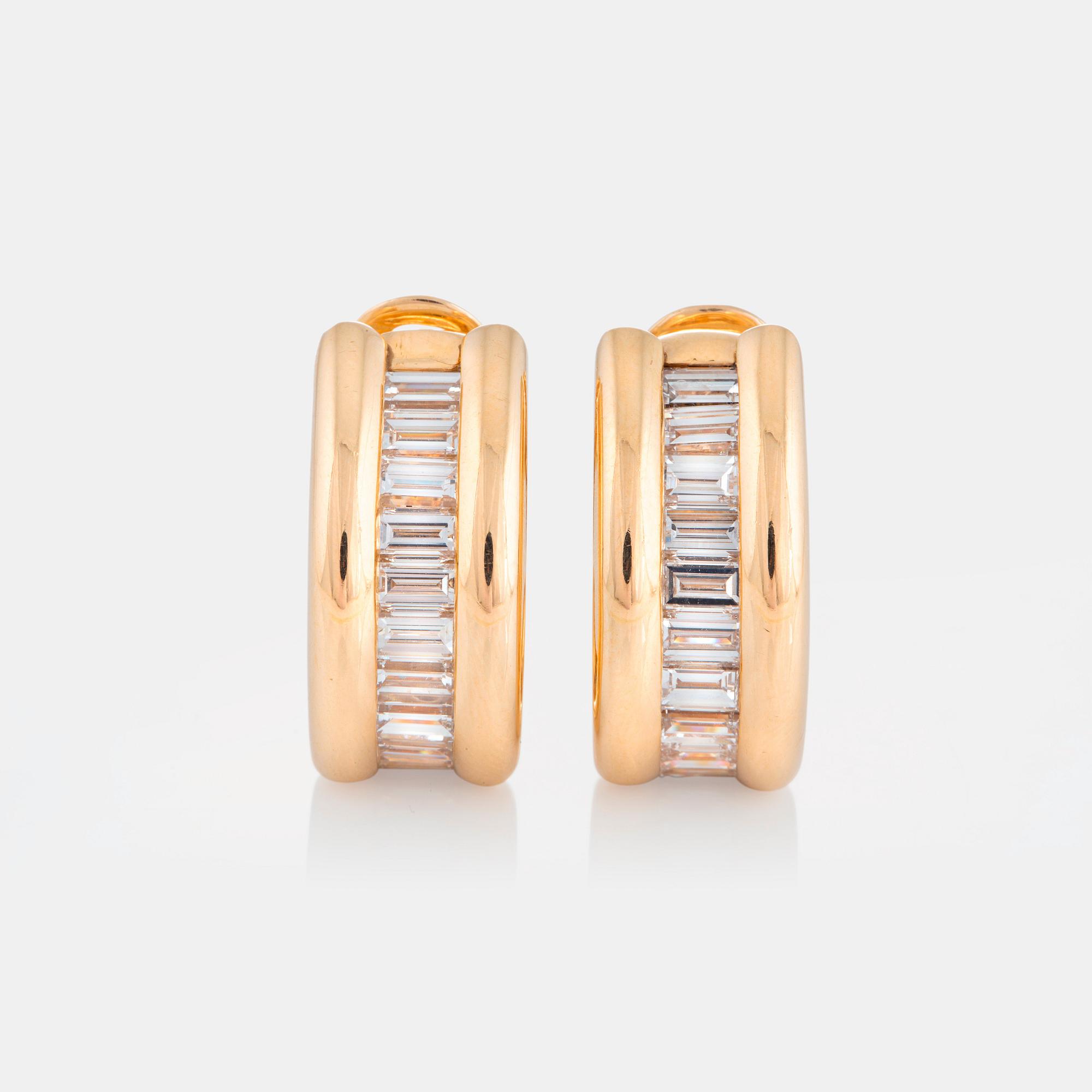 Örhängen med baguetteslipade diamanter total vikt ca 3 ct.