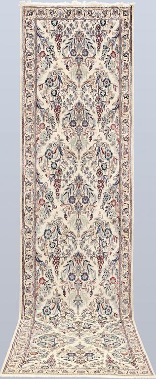 Gallery carpet, Nain, part silk, so-called 9 LAA, approx. 390 x 94 cm.