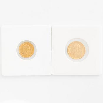 Two Swedish gold coins, 10 kronor and 5 kronor from 1874 and 1901.