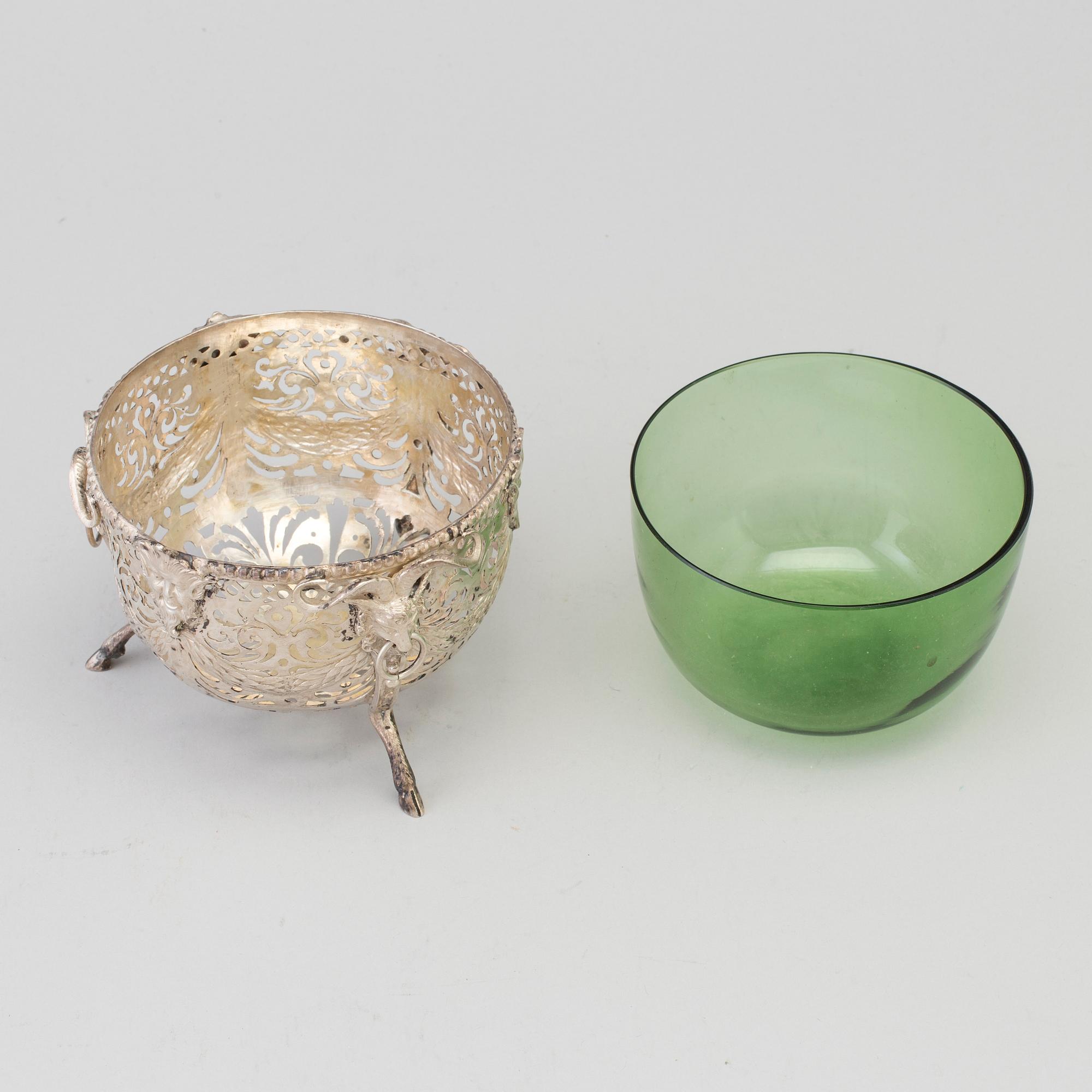A GERMAN SILVER SWEET MEAT BOWL, first half of the 20th century.