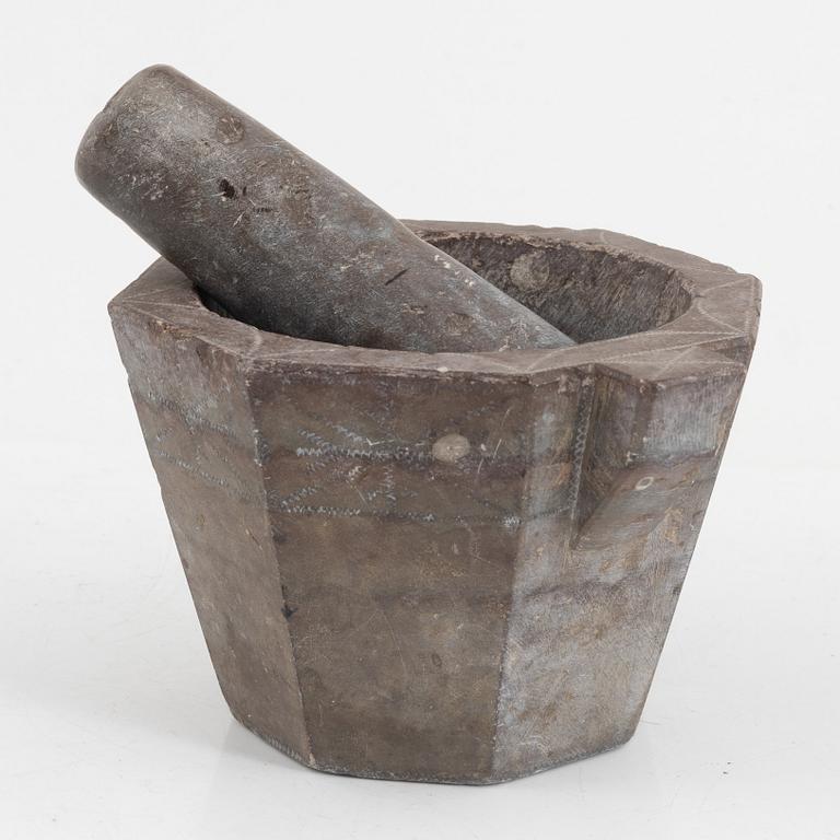 Mortel med stöt, omkring år 1800, Gustaviansk.