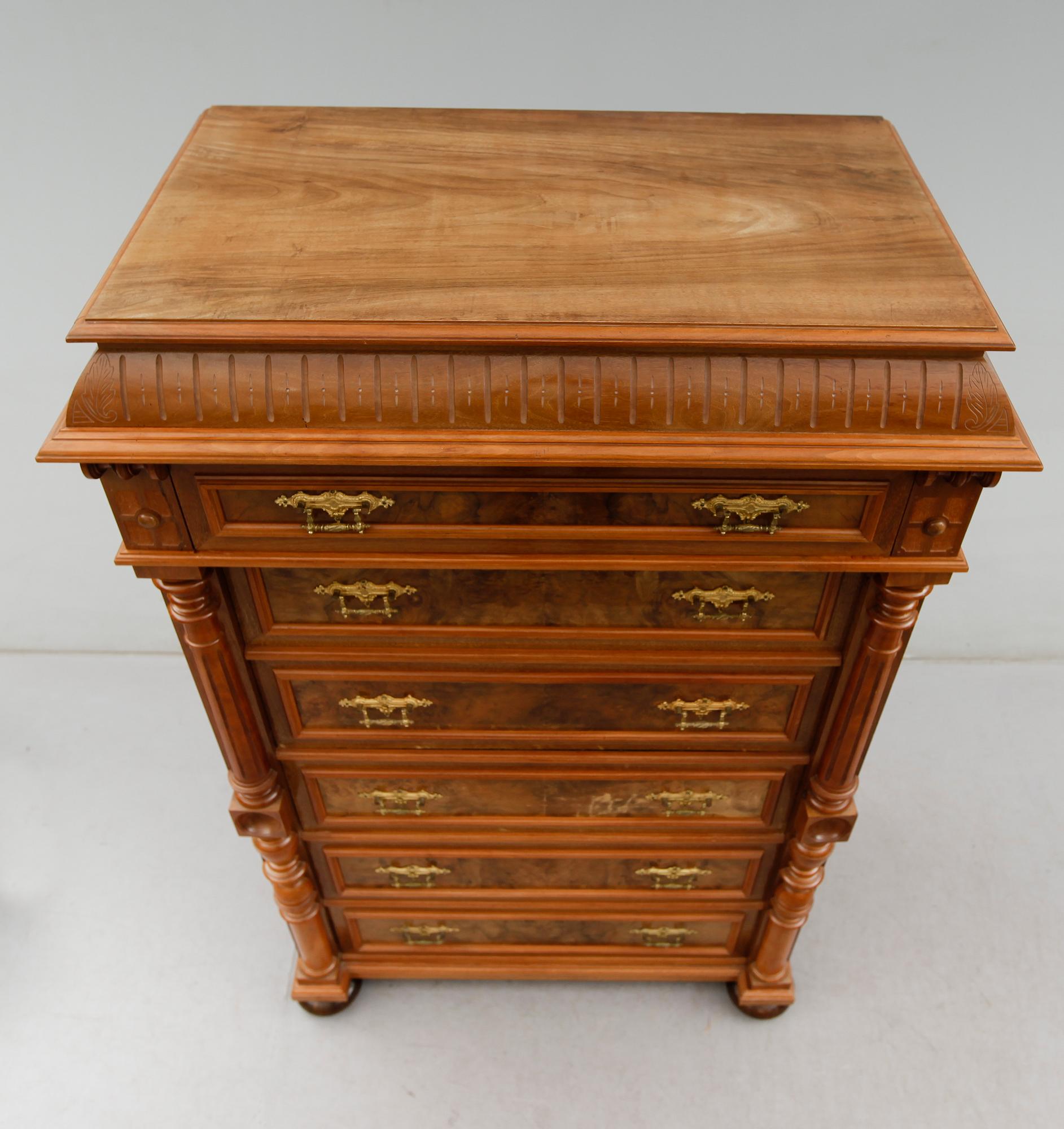 CHIFFONJÉ, 1800-talets andra hälft.