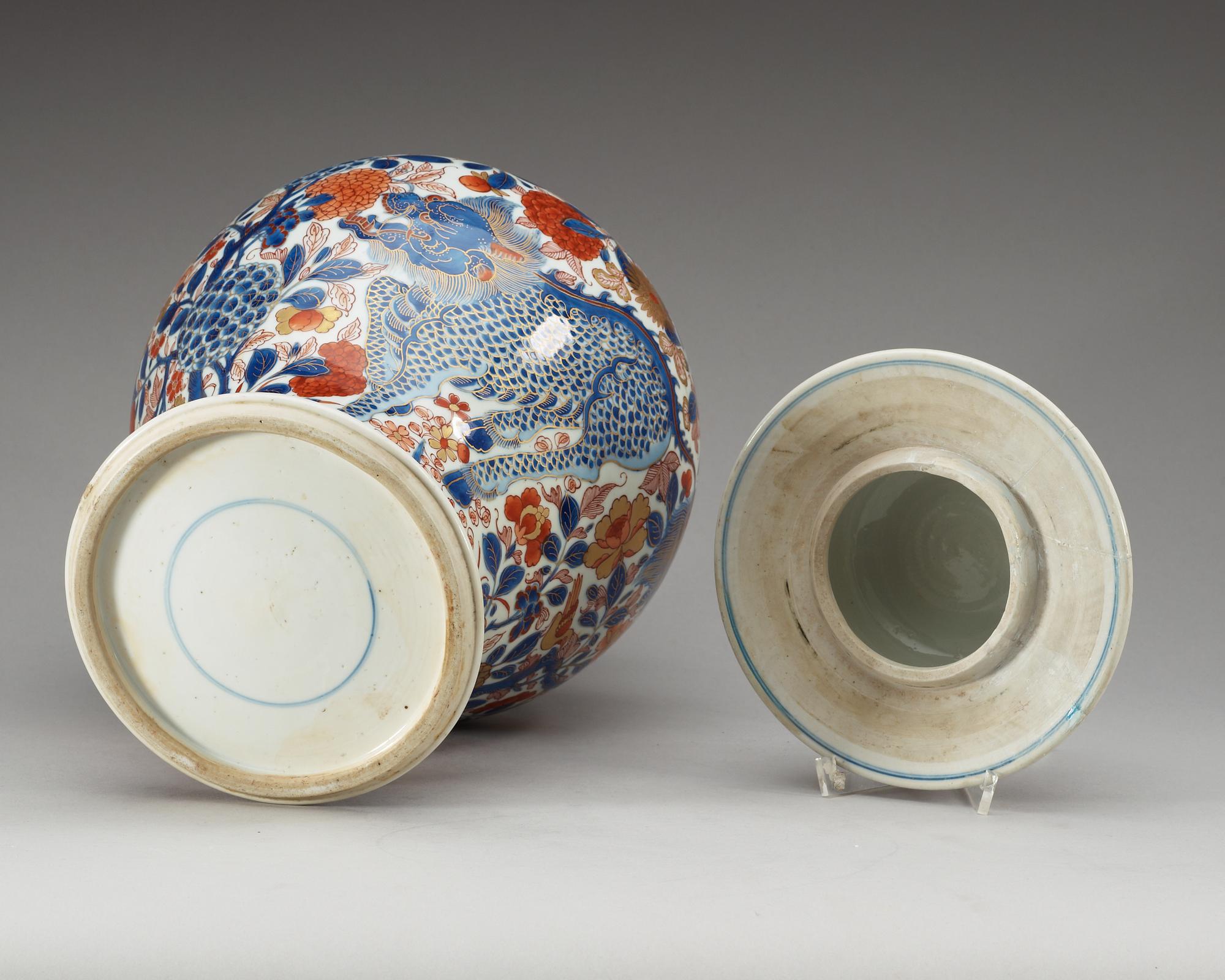 A 'Clobbered' jar with cover, Qing dynasty, Kangxi (1662-1722).