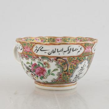 A Canton porcelain cup for the Islamic market, Qing dynasty, 19th century.