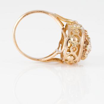 RING, 18K guld med fasettslipade diamanter. Vikt 3,2 gram.