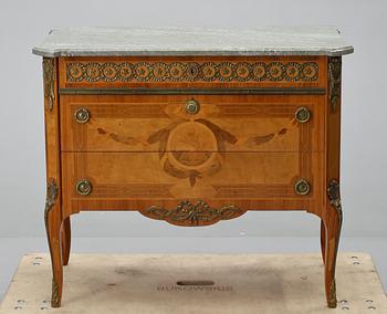 BYRÅ, sk Hauptkopia, gustaviansk stil, omkring 1900-talets mitt.