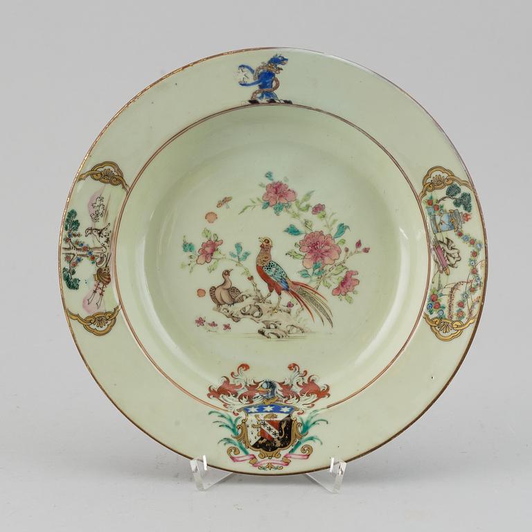 A Chinese armorial dish, Qing dynasty, Qianlong circa 1746.