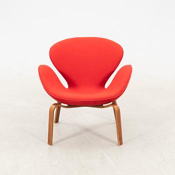 Arne Jacobsen, armchair "The Swan" for Fritz Hansen Denmark, mid/second half of the 20th century.