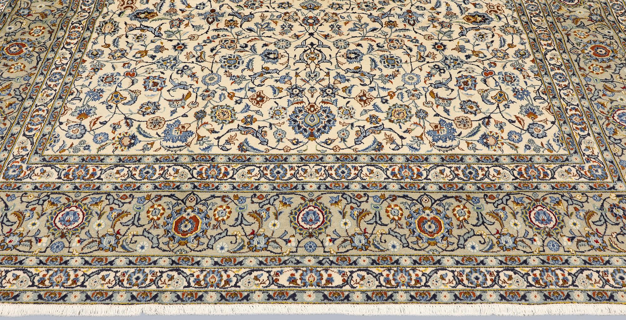 A Keshan carpet, approx. 385 x 270 cm.