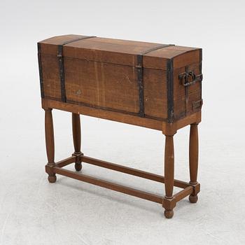 A 17th/18th century chest.